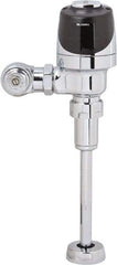 Sloan Valve Co. - 3/4" Spud Coupling, 3/4" Pipe, Urinal Automatic Flush Valve - Handle Opening, 1.5 Gal per Flush, Plastic Cover, Powered by 4 AA Batteries - Industrial Tool & Supply