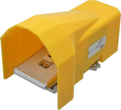 ARO/Ingersoll-Rand - 1/4" NPT Manual Mechanical Valve - 4-Way, Foot w/Guard & 0.7 CV Rate - Industrial Tool & Supply