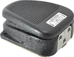 LINEMASTER - 1/8-27 NPT Clipper Air Valve - 4-Way Air Valve Foot Switch & 4 1/2" Length x 3 1/2" Width - Industrial Tool & Supply