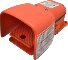 LINEMASTER - 1 Treadle, 20 Amp, 1 hp, Momentary (MO), DPDT, Electric Foot Switch - 13, 2 & 4 NEMA Rated, IP56, Cast Iron, 9" Long x 5.88" Wide x 4-1/2" High - Industrial Tool & Supply