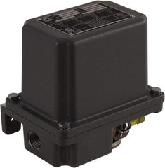 Square D - 1, 7, 9 and 3R NEMA Rated, 145 to 175 psi, Electromechanical Pressure and Level Switch - Adjustable Pressure, 575 VAC, L1-T1, L2-T2 Terminal, For Use with Square D Pumptrol - Industrial Tool & Supply