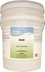 Rochester Midland Corporation - 5 Gal Pressure Washing Cleaner/Degreaser - Pail, Alkaline Formula - Industrial Tool & Supply