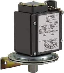 Square D - 4, 13 and 4X NEMA Rated, SPDT, 0.2 to 10 psi, Vacuum Switch Pressure and Level Switch - Adjustable Pressure, 120 VAC, 125 VDC, 240 VAC, 250 VDC, Screw Terminal - Industrial Tool & Supply