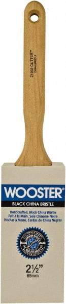 Wooster Brush - 2-1/2" Flat Hog Sash Brush - 3-3/16" Bristle Length, 6-1/8" Maple Fluted Handle - Industrial Tool & Supply